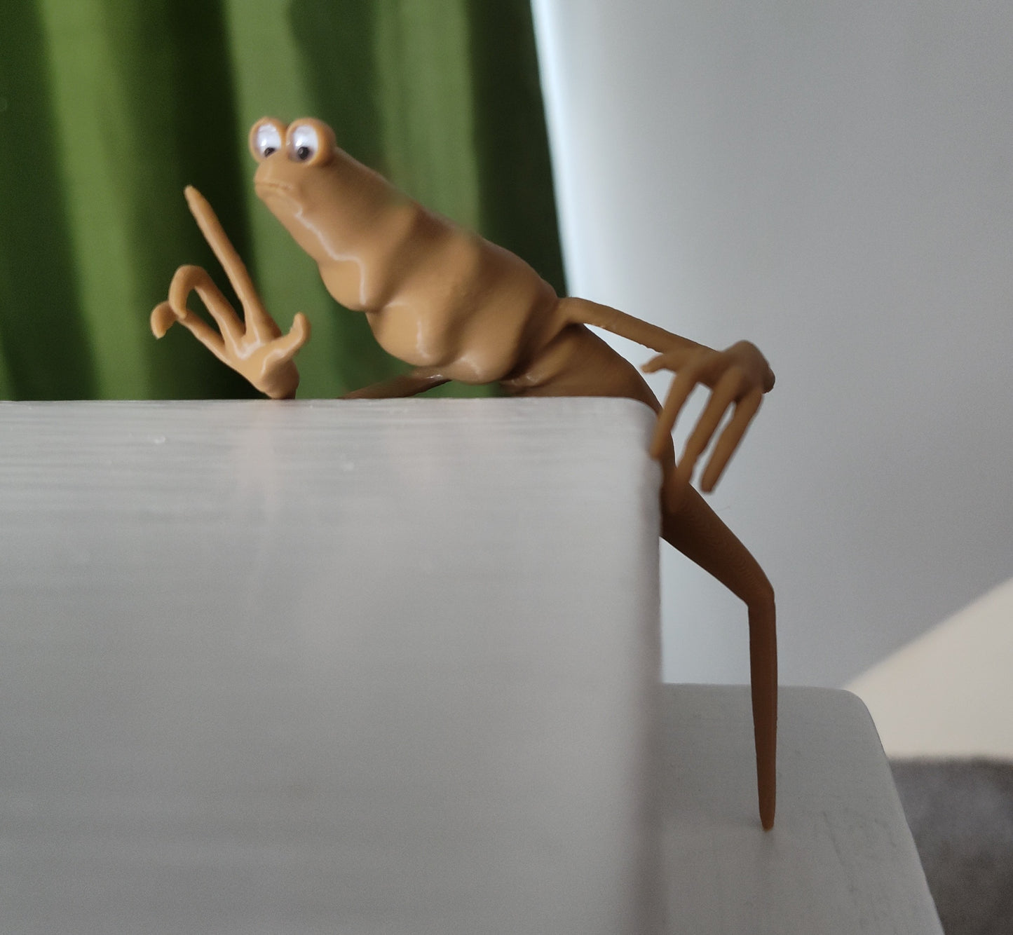 4” Marcus - Ledge-Sitting Desk Buddy Edition